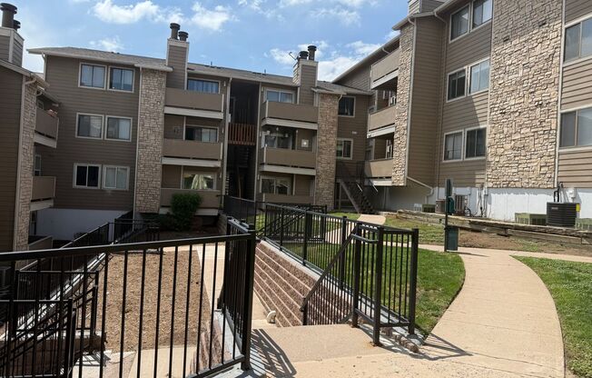 Charming 2 Bedroom Apartment with Balcony & Easy Access to HWY 285
