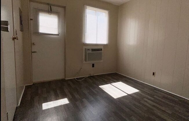 1 bed, 1 bath, 420 sqft, $750, Unit 55B