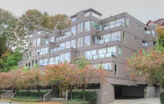 2bd/2ba Seattle Condo