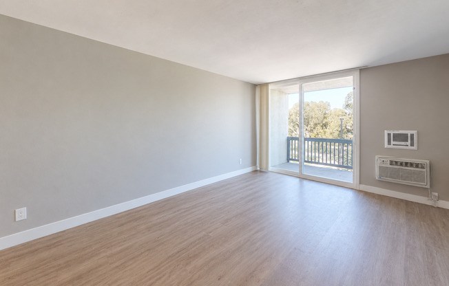 1 bed, 1 bath, 650 sqft, $2,045, Unit 36