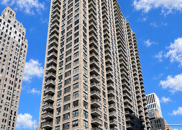 301 E 79 ST