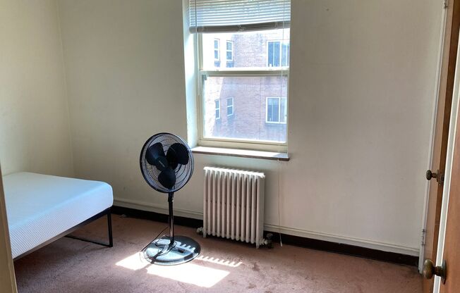 2 beds, 1 bath, 950 sqft, $1,275, Unit 5600 Fifth A312