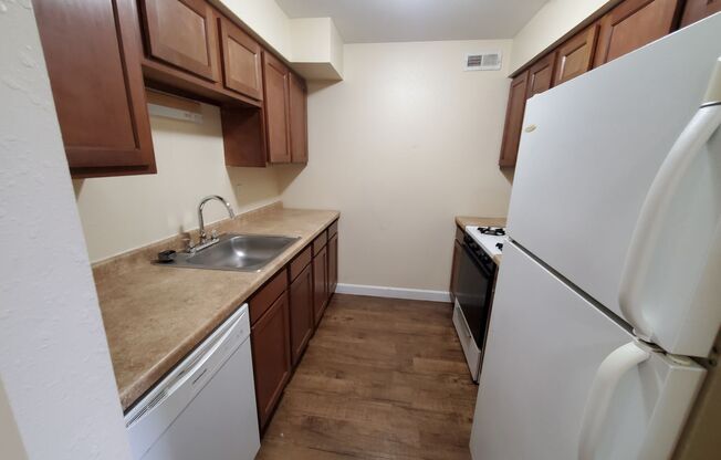 2 beds, 1 bath, 825 sqft, $775