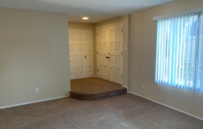 Wonderful 3 bedroom 2.5 bath Town Home in Excellent location in Tempe