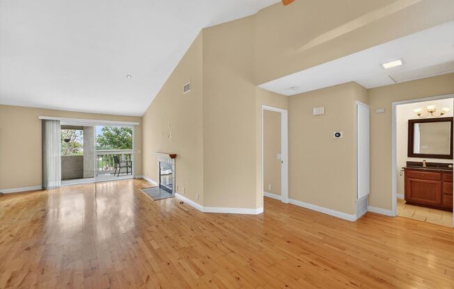 Gated Lake Forest Condo | Pool, Spa, Washer/Dryer & 3 Parking Spaces