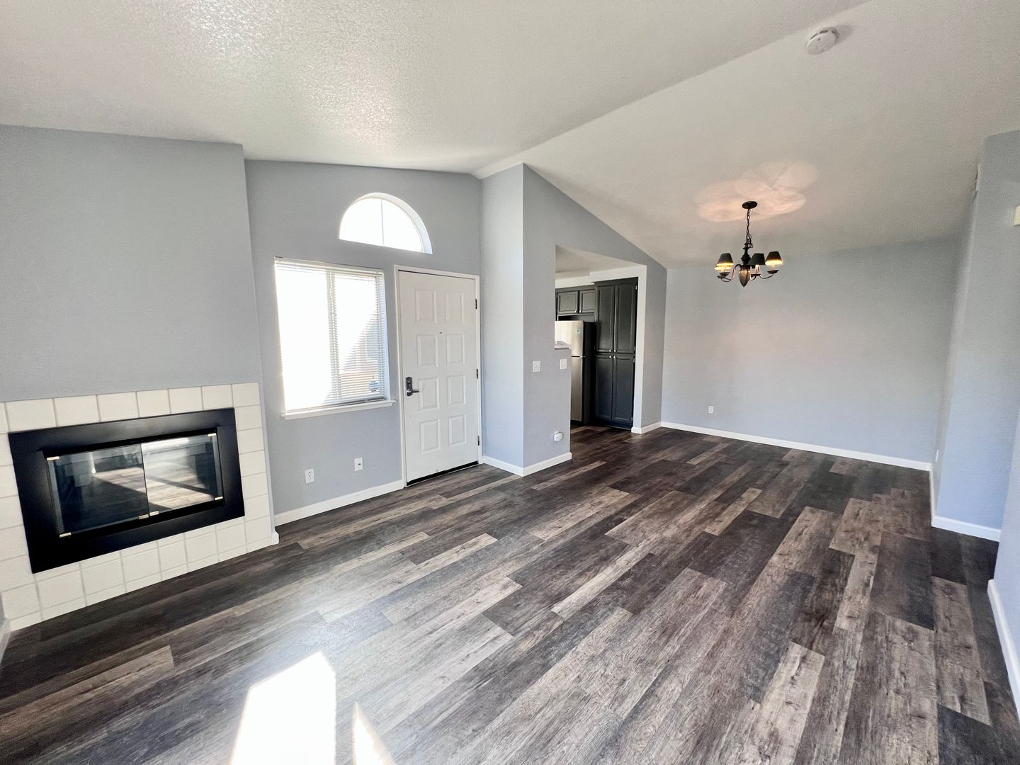 Beautifully updated 2 bedroom with garage and washer/dryer in a lovely Hercules community!