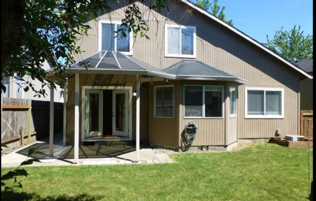 Great Bethany location 3 bedroom 2 bath