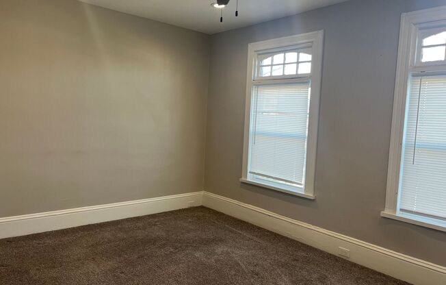 3 beds, 1 bath, 1,000 sqft, $1,645, Unit Apt 2