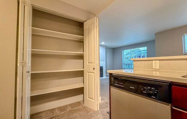 Gorgeous 2bd/2bth Lower Queen Anne Condo, $2,850/mo.