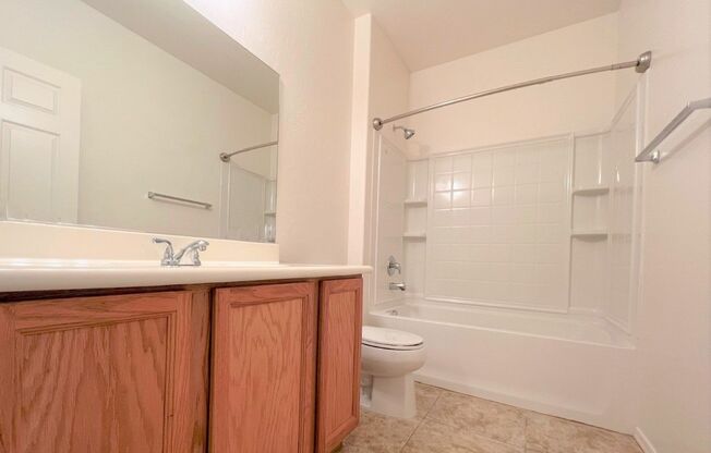 3 beds, 2 baths, $1,590, Unit # 2142