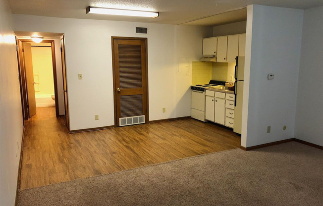 Studio, 1 bath, 550 sqft, $675, Unit Unit 110