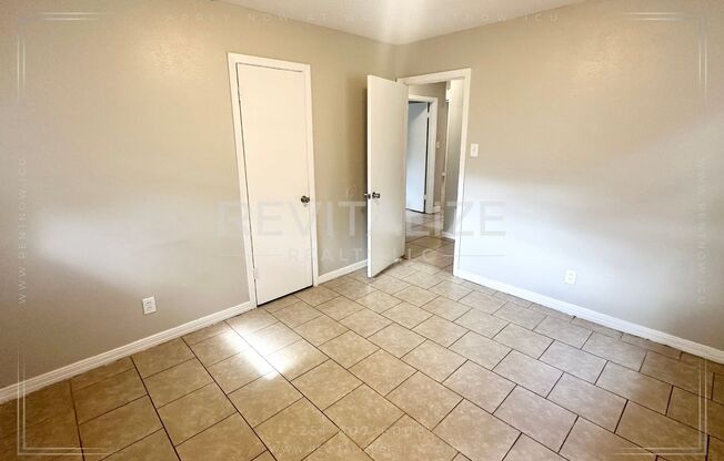 3 beds, 1 bath, $1,150