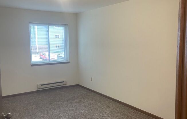 3 beds, 1 bath, 1,040 sqft, $1,800, Unit 3156-105