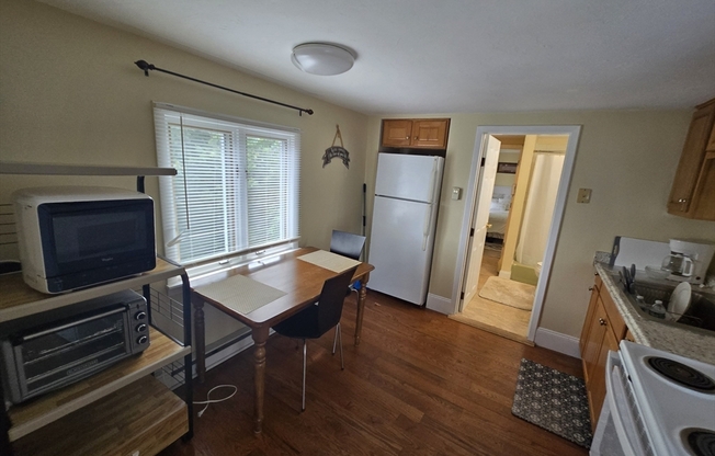 2 beds, 1 bath, 700 sqft, $1,750, Unit 3