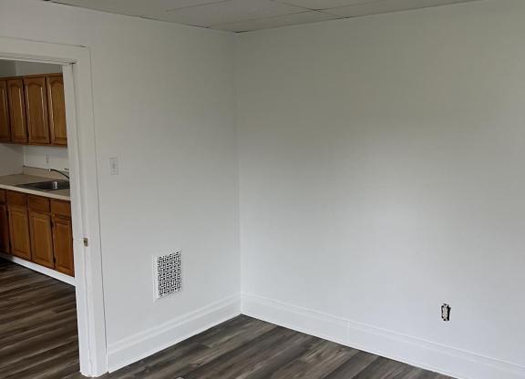 129 McGinnis Ave Apt 2 Pitcairn PA