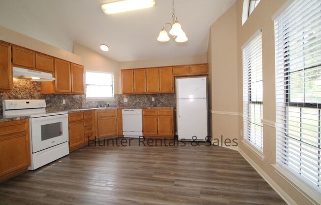 3 beds, 2 baths, $1,275