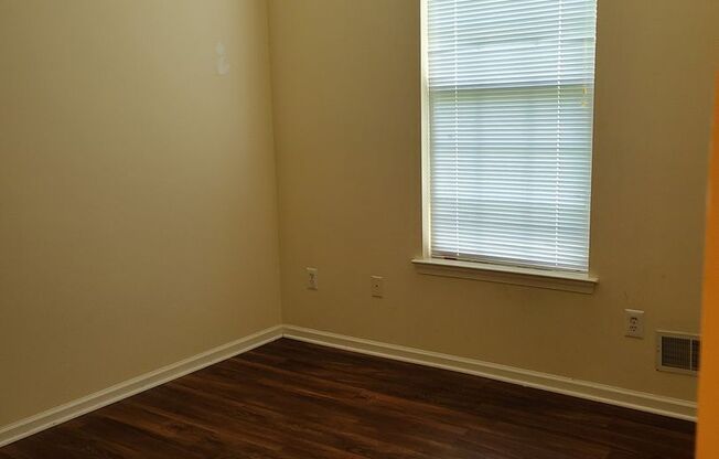 3 beds, 2 baths, 1,320 sqft, $2,794, Unit 1906