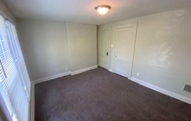 3 beds, 1 bath, $1,350, Unit 431