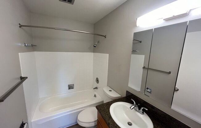 2 beds, 2 baths, 1,036 sqft, $2,395, Unit 3520 - 408