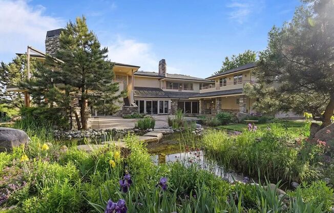 Boulder's Finest in Luxury living - 6 bedrooms and 9.5 bathrooms with 260º Views of the Mountains