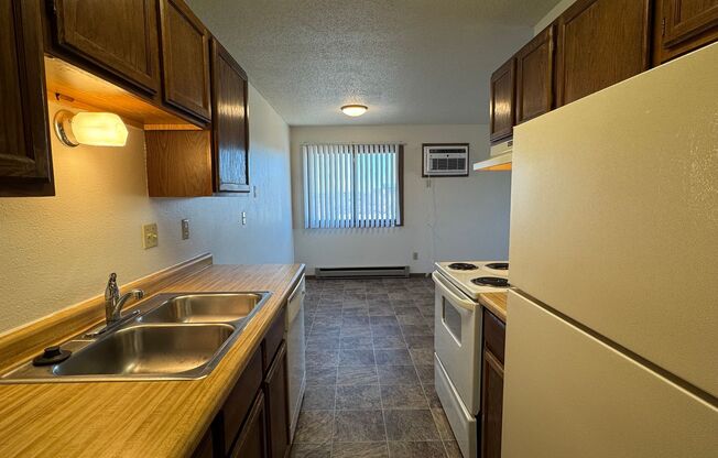 2 beds, 1 bath, 835 sqft, $695, Unit 306