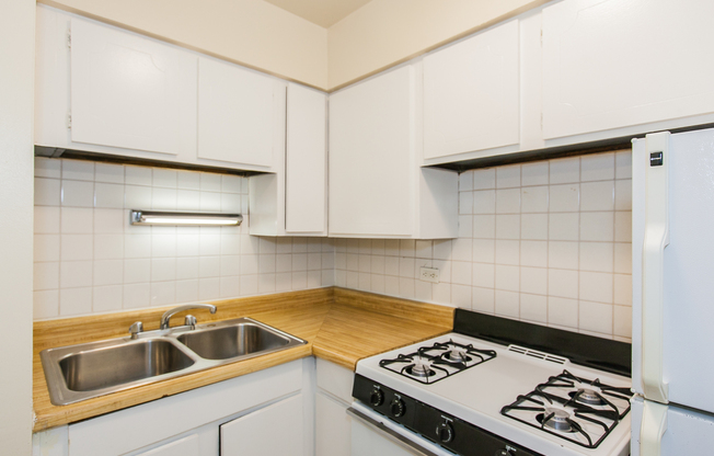 Studio, 1 bath, 400 sqft, $1,280, Unit 224