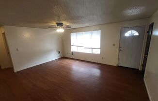 3 beds, 1 bath, 1,041 sqft, $1,900, Unit 435