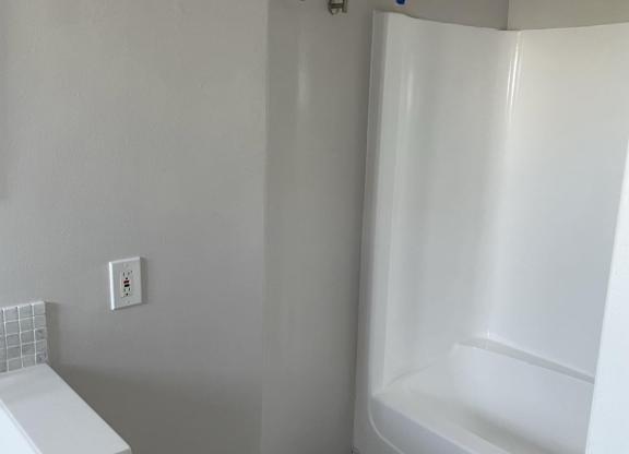 2 beds, 1 bath, 1,000 sqft, $1,995