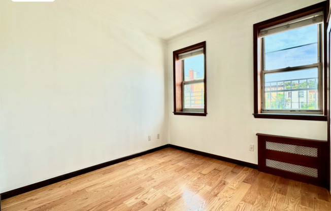 2 beds, 1 bath, $2,600, Unit 2F