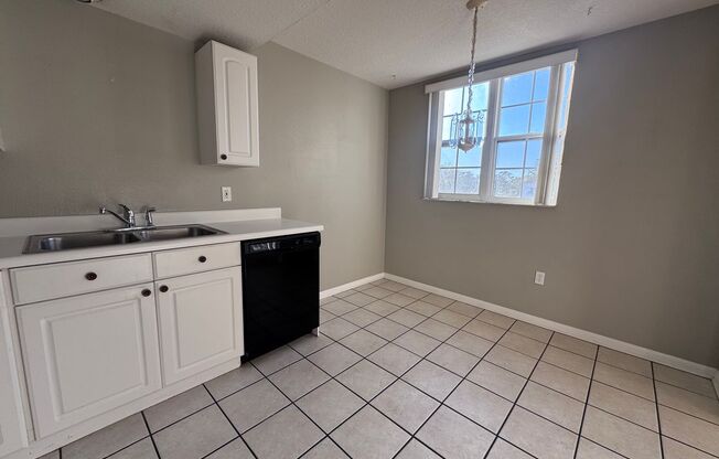 1 bed, 1 bath, 765 sqft, $1,595, Unit 7