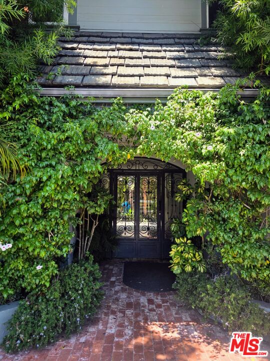 309 BROADWAY ST