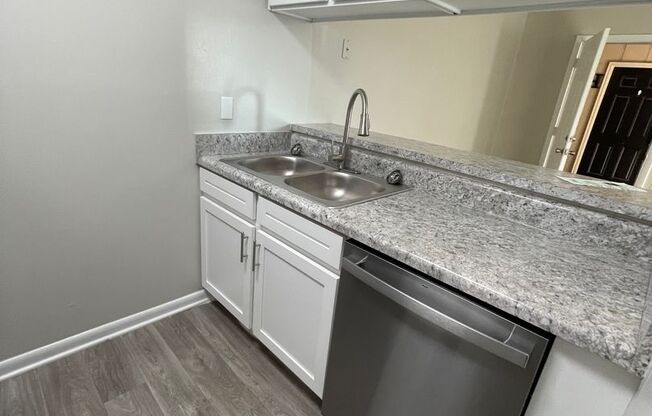 2 beds, 1.5 baths, 990 sqft, $975, Unit 4418-E