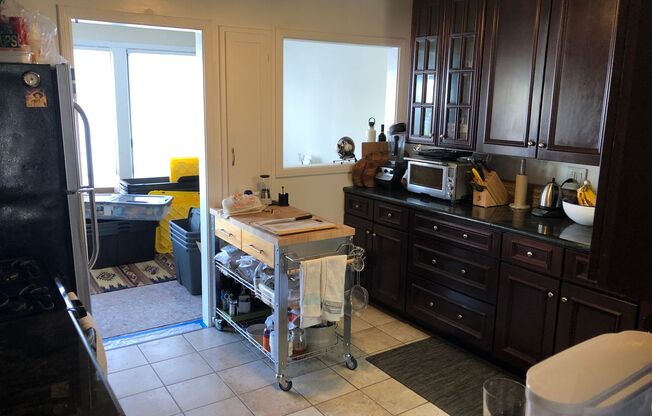 2 beds, 1 bath, $3,850