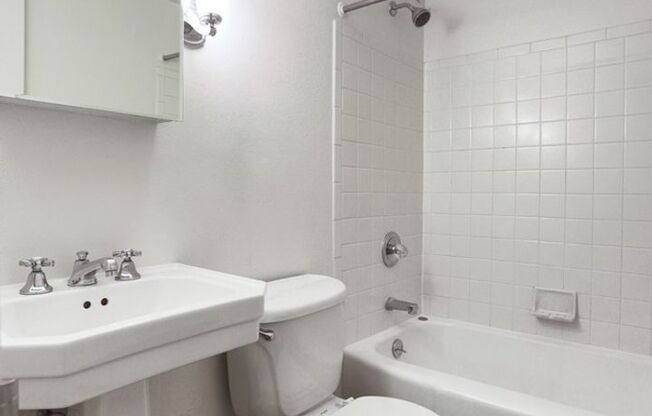 1 bed, 1 bath, 550 sqft, $1,350, Unit 206