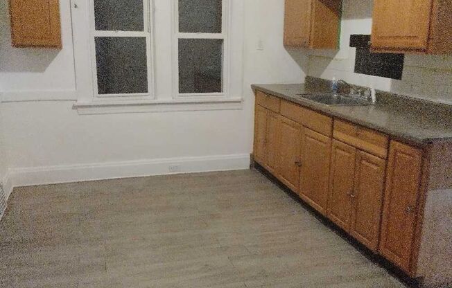 2 beds, 1 bath, $775