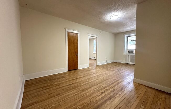 1 bed, 1 bath, 640 sqft, $1,140, Unit Apt 302