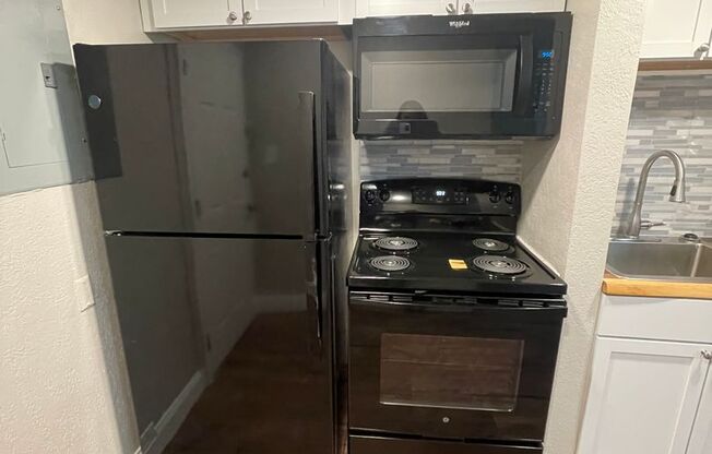 Studio, 1 bath, $975, Unit #05