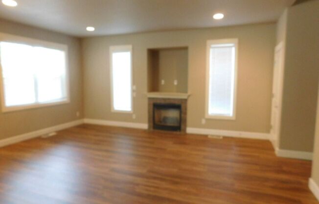 4Bd/2.5Ba Two Story House - Available to View!
