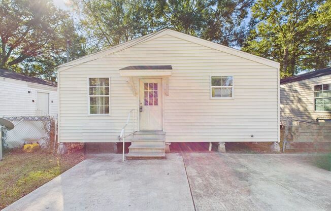 Three Bedroom Rental Home in Lafayette!