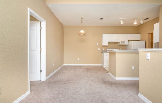 MOVE IN BY MAY 15th and GET 2 WEEKS OFF YOUR FIRST MONTH'S RENT!!! Beautiful 2Bed/2Bath Condo for rent at Crescent Place in Altamonte Springs!