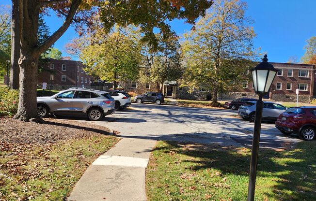 2 beds, 1 bath, 897 sqft, $2,335, Unit B-08