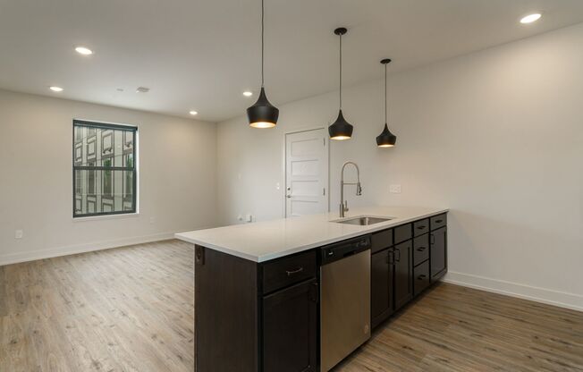 2 beds, 2 baths, $1,875, Unit 1050 N 4th St. Apt. 316