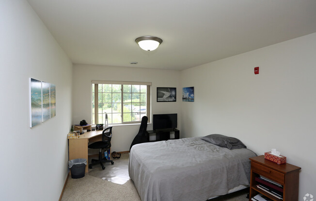 3 beds, 2 baths, 1,280 sqft, $1,699.99, Unit 533-204
