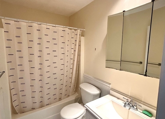2 beds, 2 baths, 1,206 sqft, $3,000, Unit 115