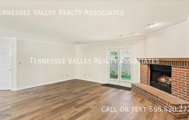 805 CEDAR LN