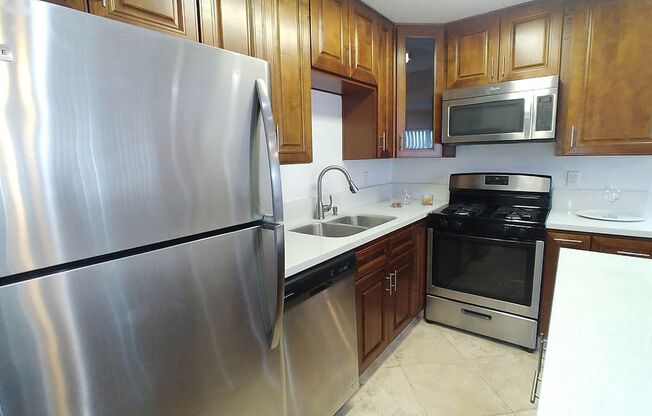 2 beds, 2 baths, 940 sqft, $2,895, Unit 406
