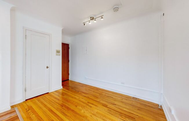 2 beds, 1 bath, $1,650, Unit 505 Haberman