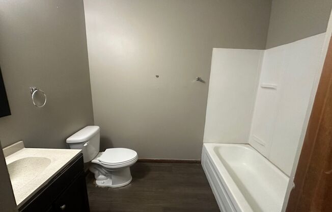 2 beds, 1 bath, $725, Unit APARTMENT 14C