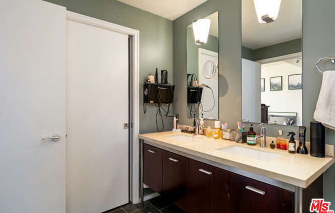 1 bed, 1.5 baths, 1,240 sqft, $3,500, Unit 404