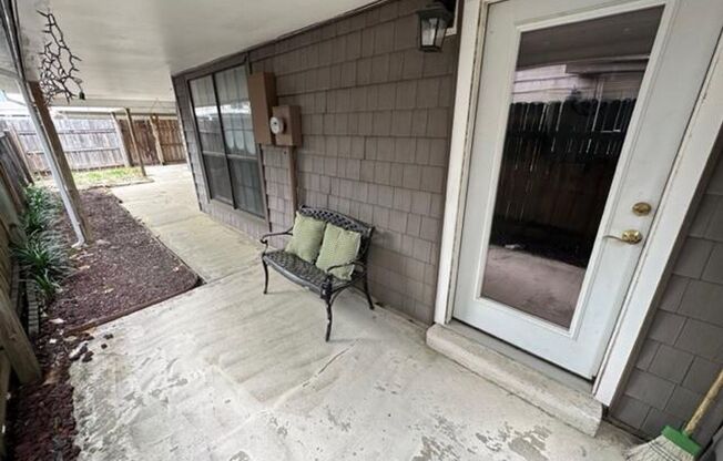 3 bed, 2 bath townhouse AVAILABLE NOW!!!